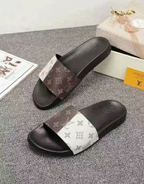 Picture of LV Slippers _SKU413811362031924